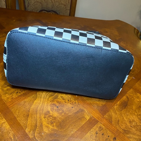 Michael Kors Saffiano Leather RETAILS $360 - Picture 6 of 9